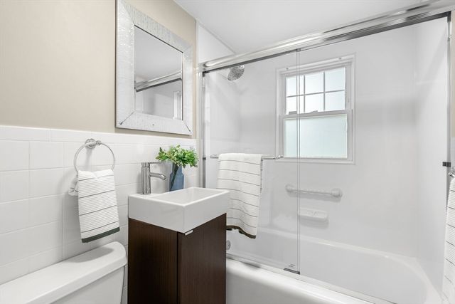 19 Cunningham Cir, Waltham, MA 02453