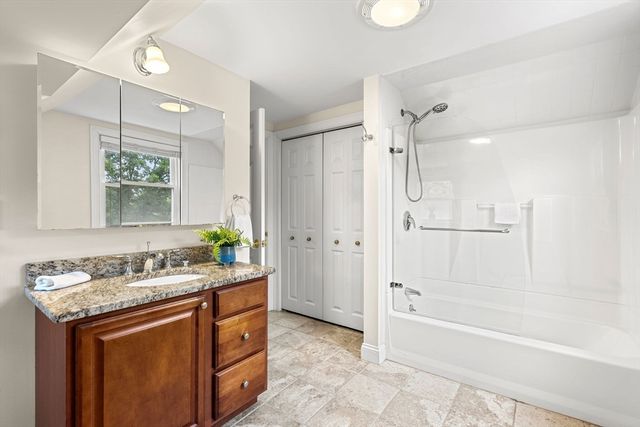 19 Cunningham Cir, Waltham, MA 02453