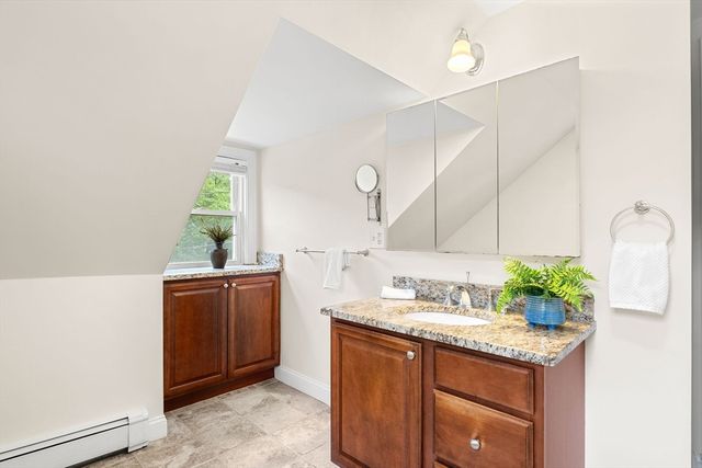 19 Cunningham Cir, Waltham, MA 02453