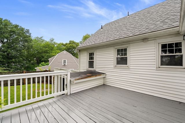 19 Cunningham Cir, Waltham, MA 02453