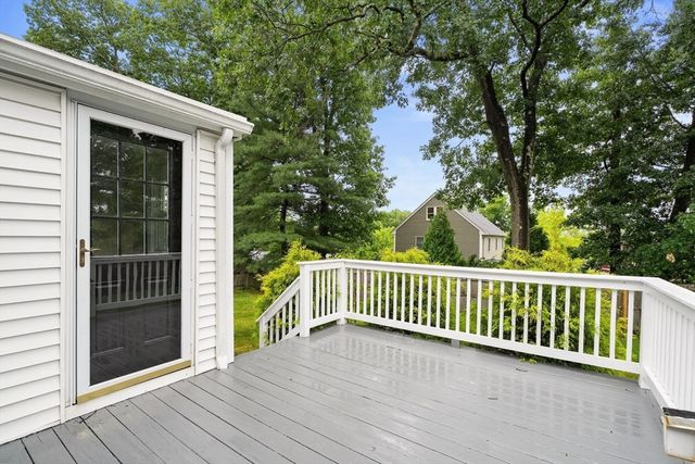 19 Cunningham Cir, Waltham, MA 02453