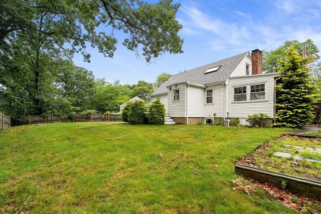 19 Cunningham Cir, Waltham, MA 02453