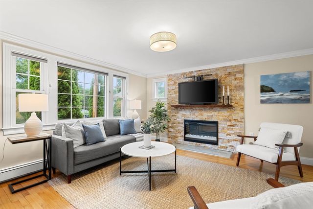19 Cunningham Cir, Waltham, MA 02453