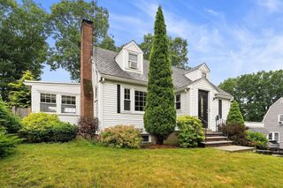 19 Cunningham Cir, Waltham, MA 02453