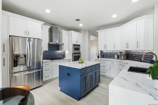 106 Blue Thorn Trl, San Antonio, TX 78256