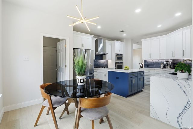 106 Blue Thorn Trl, San Antonio, TX 78256