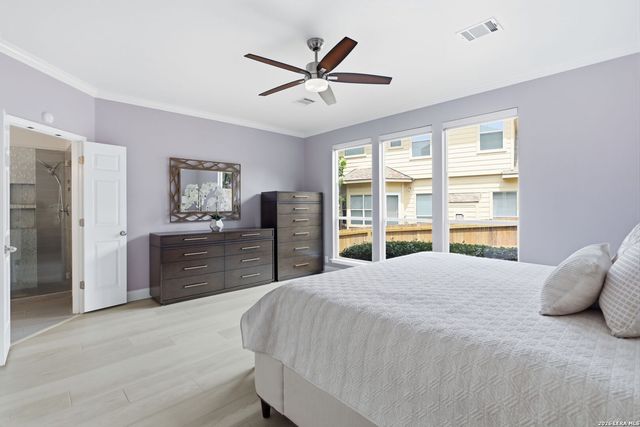 106 Blue Thorn Trl, San Antonio, TX 78256