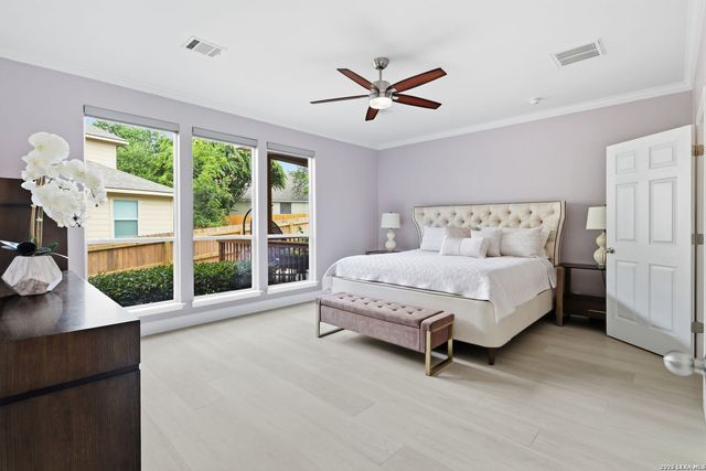 106 Blue Thorn Trl, San Antonio, TX 78256