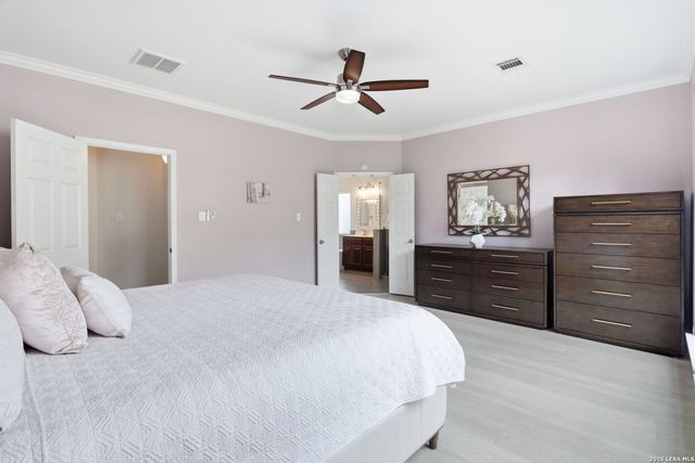 106 Blue Thorn Trl, San Antonio, TX 78256