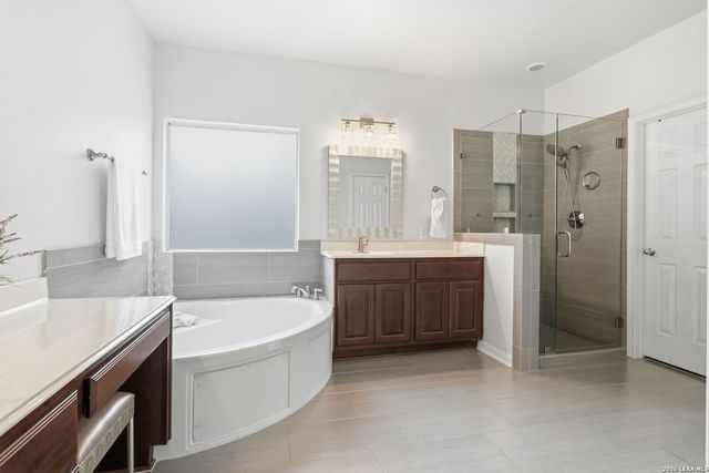 106 Blue Thorn Trl, San Antonio, TX 78256