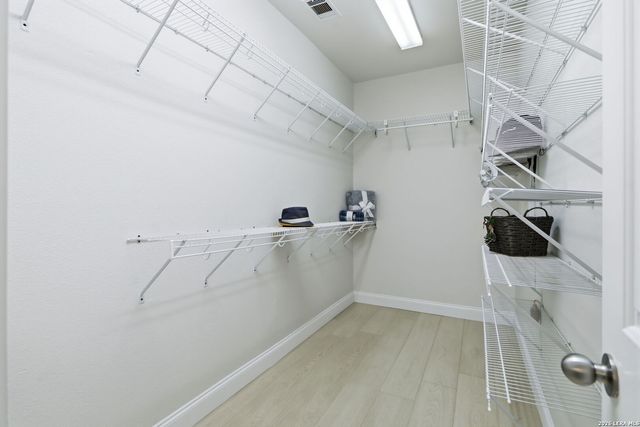 106 Blue Thorn Trl, San Antonio, TX 78256