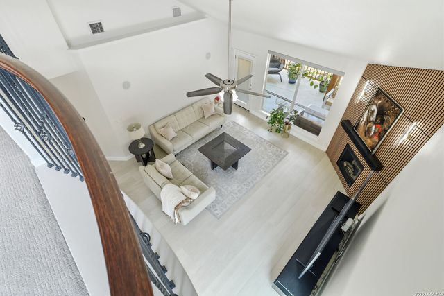 106 Blue Thorn Trl, San Antonio, TX 78256