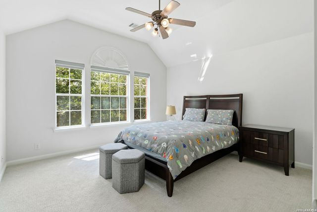 106 Blue Thorn Trl, San Antonio, TX 78256