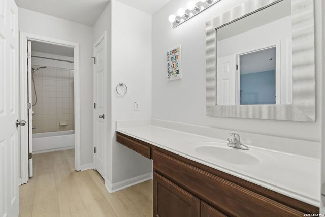 106 Blue Thorn Trl, San Antonio, TX 78256