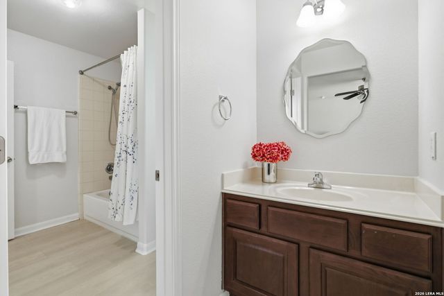 106 Blue Thorn Trl, San Antonio, TX 78256