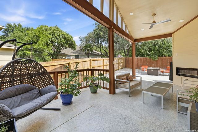 106 Blue Thorn Trl, San Antonio, TX 78256