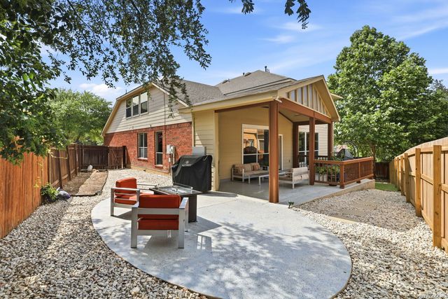 106 Blue Thorn Trl, San Antonio, TX 78256