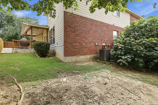 106 Blue Thorn Trl, San Antonio, TX 78256