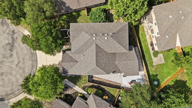 106 Blue Thorn Trl, San Antonio, TX 78256