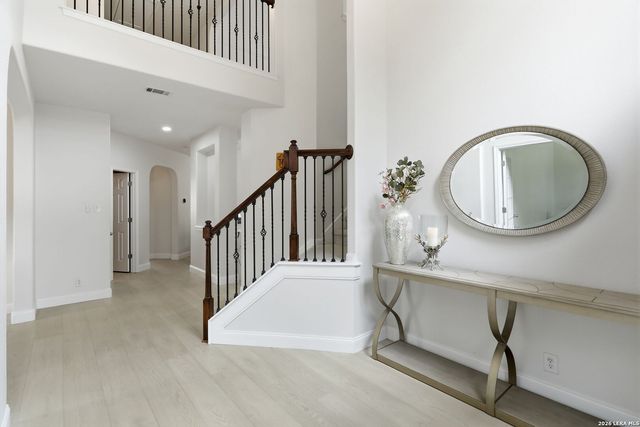 106 Blue Thorn Trl, San Antonio, TX 78256