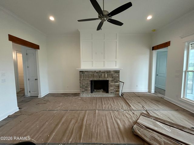 301 Grand Oak Drive, Broussard, LA 70518