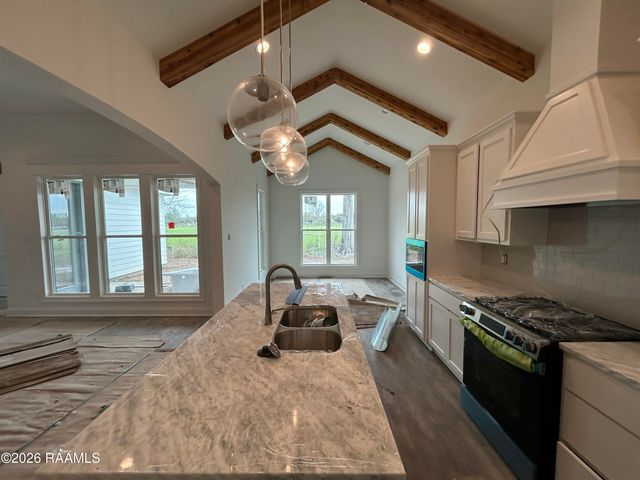 301 Grand Oak Drive, Broussard, LA 70518