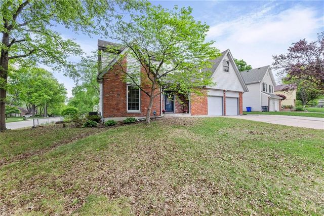 14421 S COTTONWOOD Drive, Olathe, KS 66062