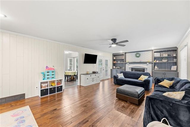 14421 S COTTONWOOD Drive, Olathe, KS 66062
