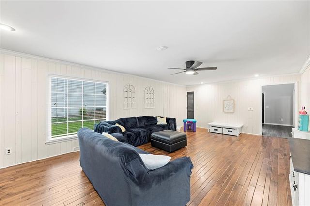 14421 S COTTONWOOD Drive, Olathe, KS 66062