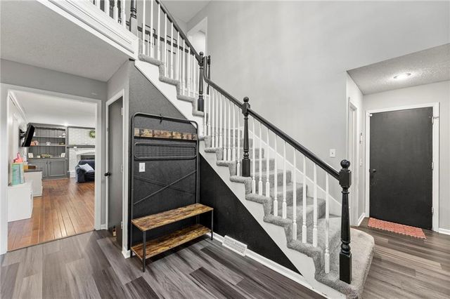 14421 S COTTONWOOD Drive, Olathe, KS 66062
