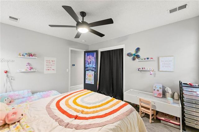 14421 S COTTONWOOD Drive, Olathe, KS 66062