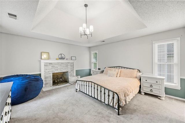 14421 S COTTONWOOD Drive, Olathe, KS 66062