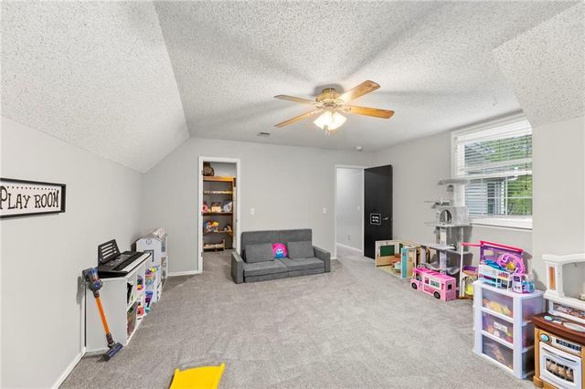 14421 S COTTONWOOD Drive, Olathe, KS 66062