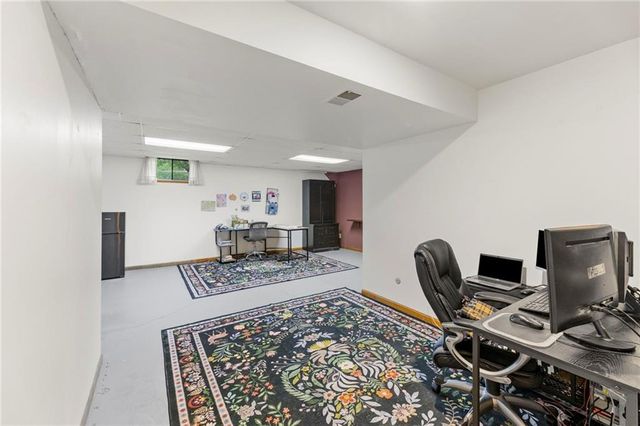 14421 S COTTONWOOD Drive, Olathe, KS 66062