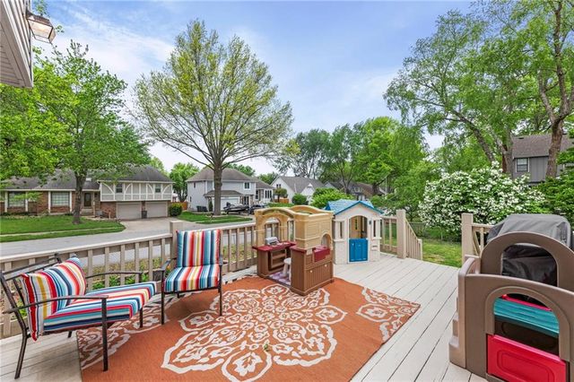 14421 S COTTONWOOD Drive, Olathe, KS 66062
