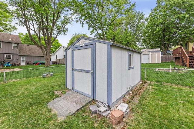 14421 S COTTONWOOD Drive, Olathe, KS 66062
