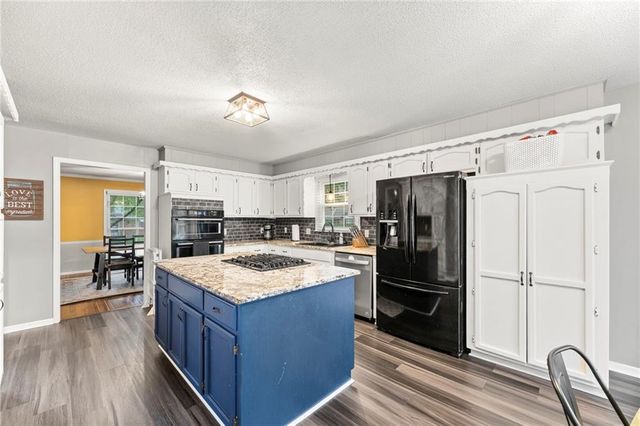 14421 S COTTONWOOD Drive, Olathe, KS 66062