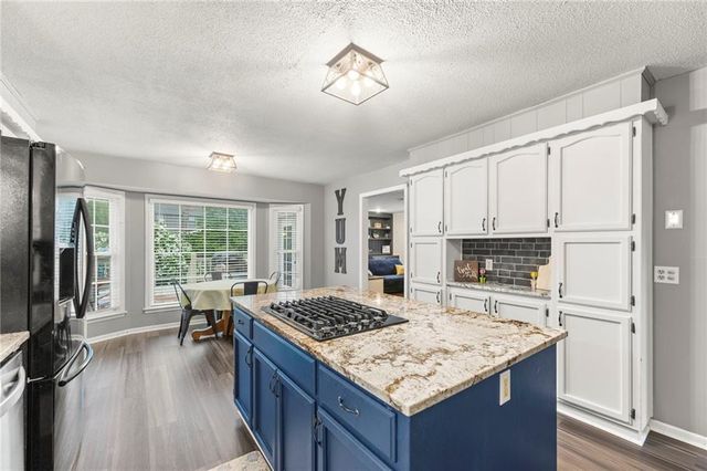 14421 S COTTONWOOD Drive, Olathe, KS 66062