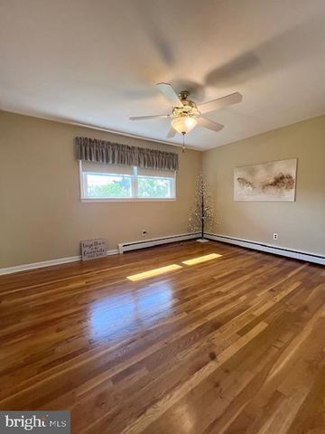 117 LARKSPUR DR, Newark, DE 19711