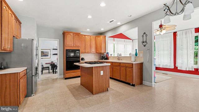 505 SPRINGVIEW LN, Phoenixville, PA 19460