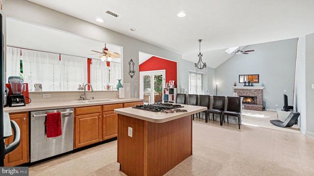 505 SPRINGVIEW LN, Phoenixville, PA 19460