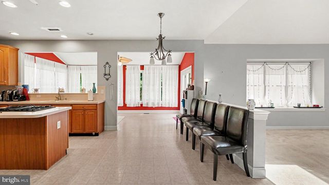 505 SPRINGVIEW LN, Phoenixville, PA 19460