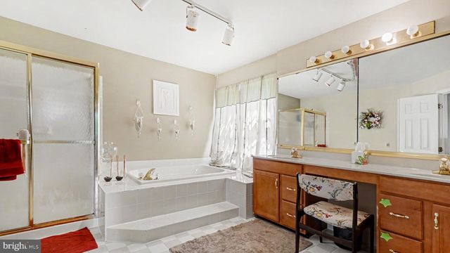 505 SPRINGVIEW LN, Phoenixville, PA 19460
