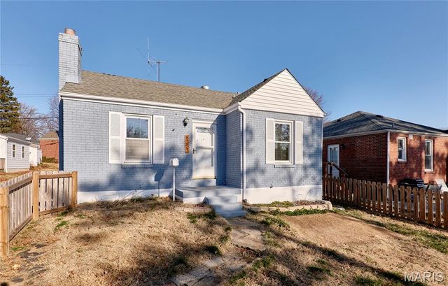 8257 Watson Road, Webster Groves, MO 63119