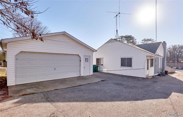 8257 Watson Road, Webster Groves, MO 63119