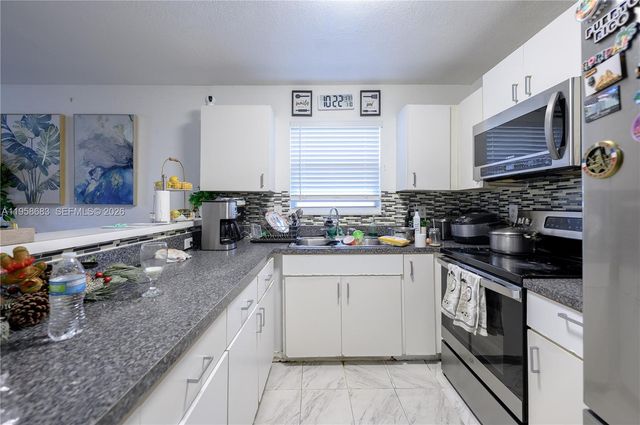 998 SW 8th Pl, Florida City, FL 33034