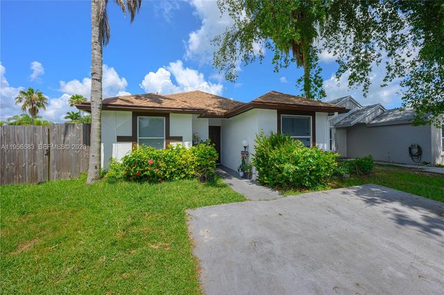 998 SW 8th Pl, Florida City, FL 33034