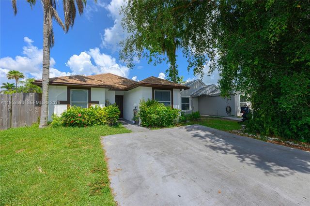 998 SW 8th Pl, Florida City, FL 33034