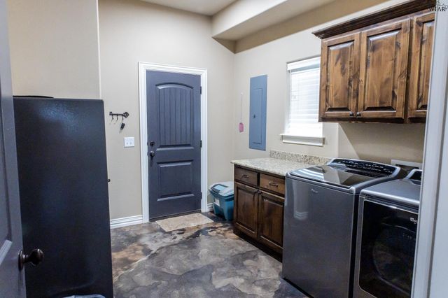 9118 HALL ROAD, Iowa Park, TX 76367