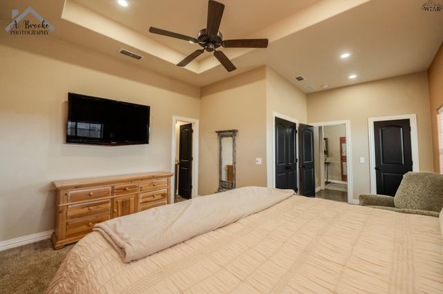 9118 HALL ROAD, Iowa Park, TX 76367